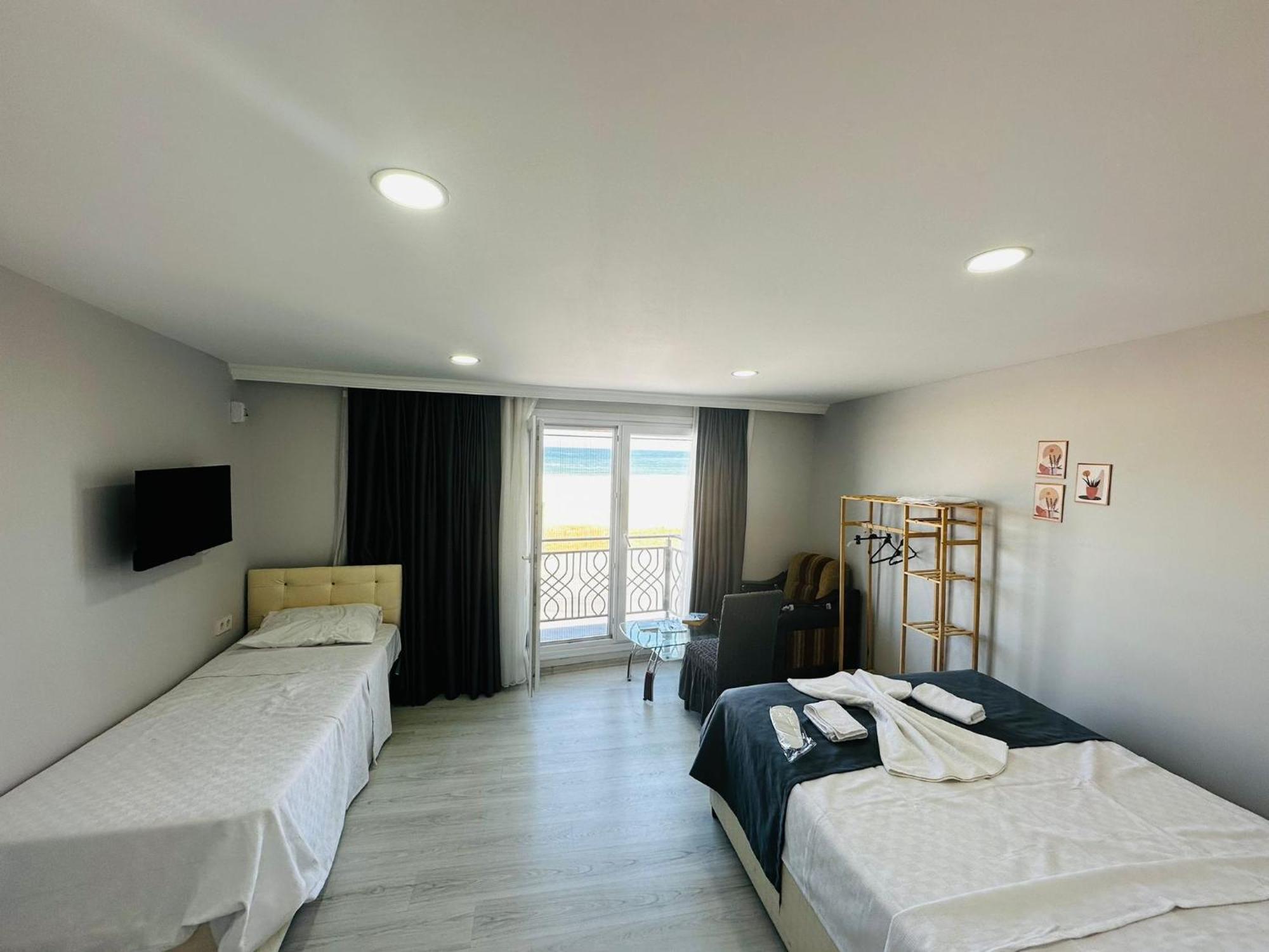 Holiday Beach Hotel Arnavutkoy Экстерьер фото